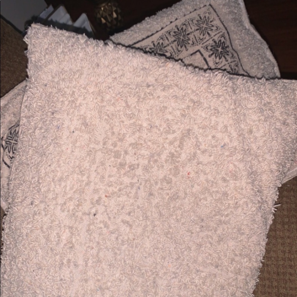 Two Throw Pillows Bundle - Picture 3 of 3